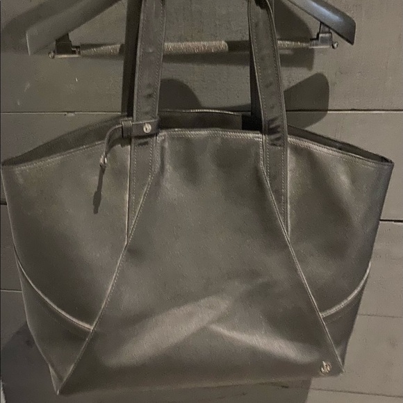 Lululemon tote bag